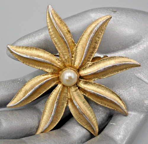 Large starfish flower brooch - large,